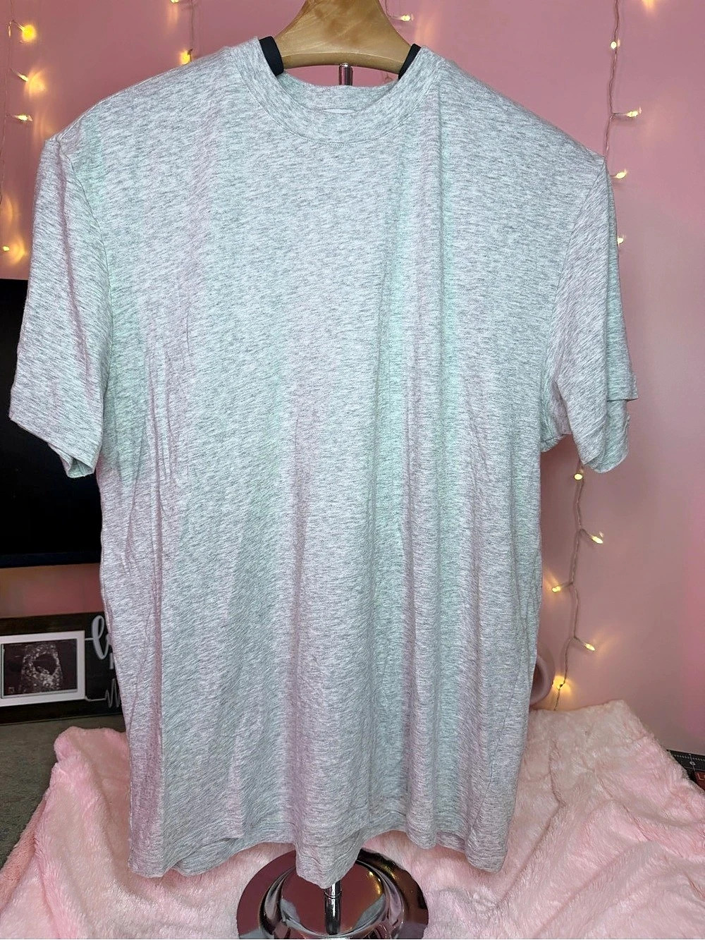 SKIMS- Short Sleeve T-Shirt in Gray- NWOT